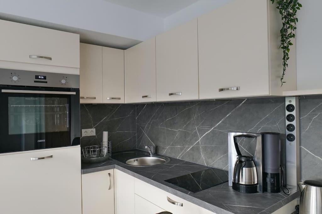 Wunderschoene Ferienwohnung Mit Balkon In Aue Extérieur photo