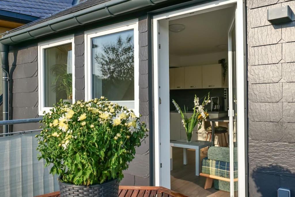 Wunderschoene Ferienwohnung Mit Balkon In Aue Extérieur photo
